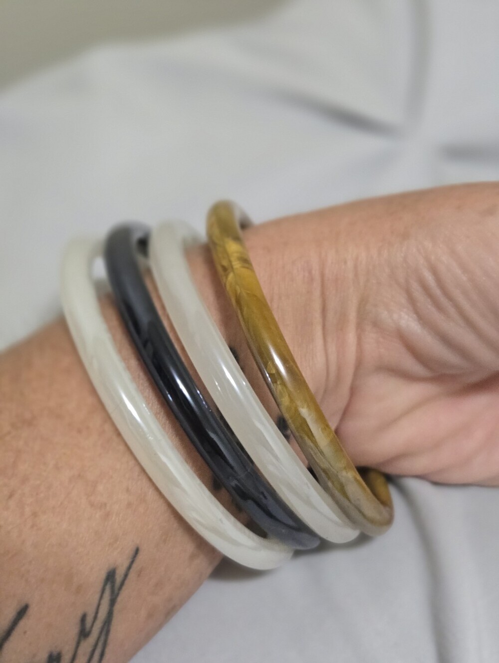 Set of 4 Glass Bangle Bracelets - Picture 12 of 12